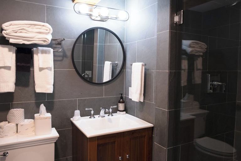 Bathroom 4, Shelter Harbor Inn, Washington