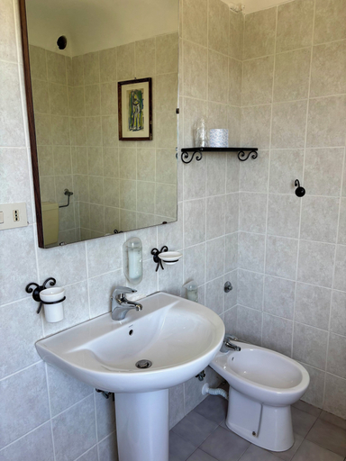 Bathroom 5, Don Pasquale, Pescara