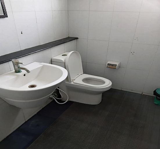Bathroom 3, LUSH GARDEN RESORT, Chennai