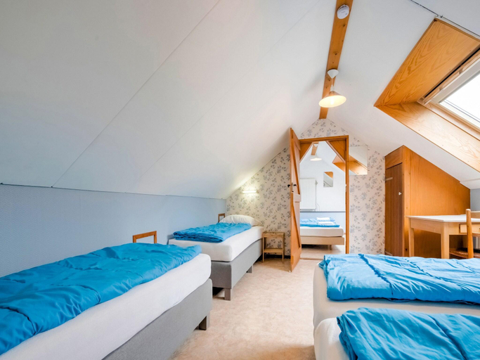 Bedroom 2, Chalet in Ulestraten near Maastricht, Meerssen