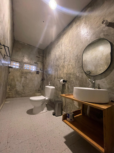 Bathroom 3, Sand and Sunset, Kaskazini 'A'