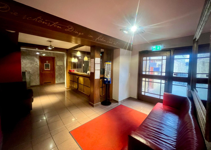Others 4, Hotel das rot, Lichtenfels