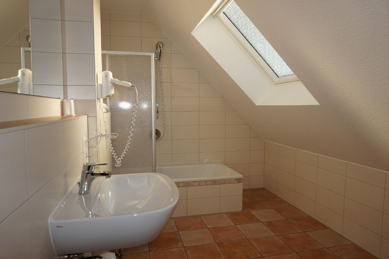 Bathroom 3, Gasthof Goldener Engel, Aschaffenburg