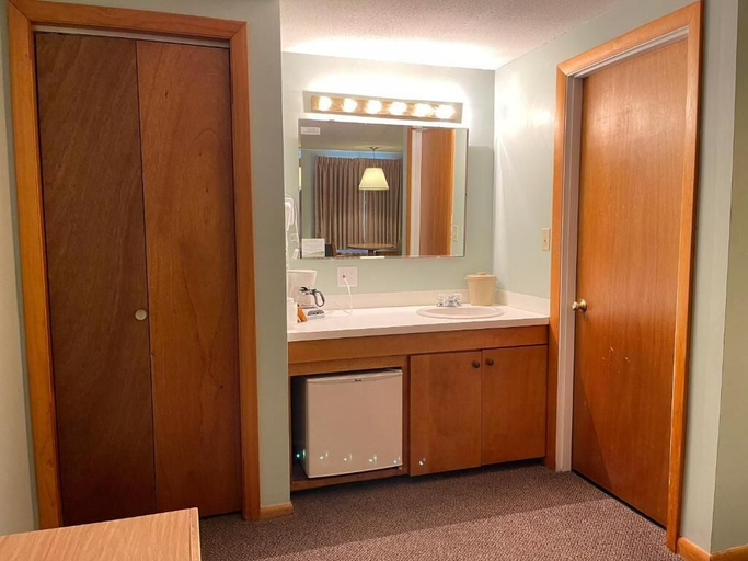 Bathroom 5, Viking Shores Motor Inn, Barnstable
