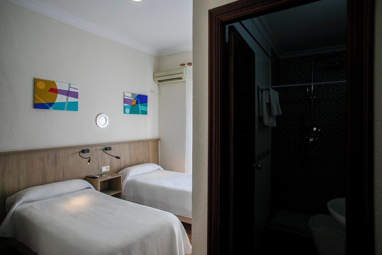 Bedroom 3, Pensión dulces sueños, Sevilla