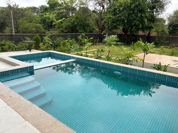 Private pool 3, Sea Lestine by Soumil's Stays, Raigarh
