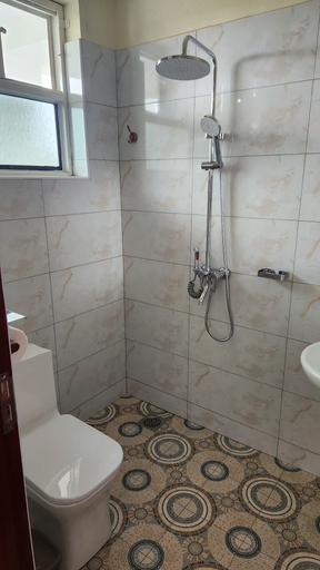 Bathroom, Peak Hotel, Igara