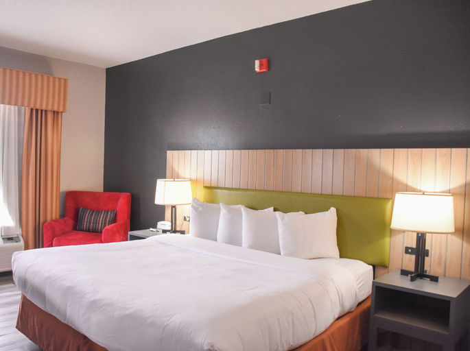 Bedroom 2, Country Inn & Suites by Radisson, Bloomington-Normal West, IL, McLean