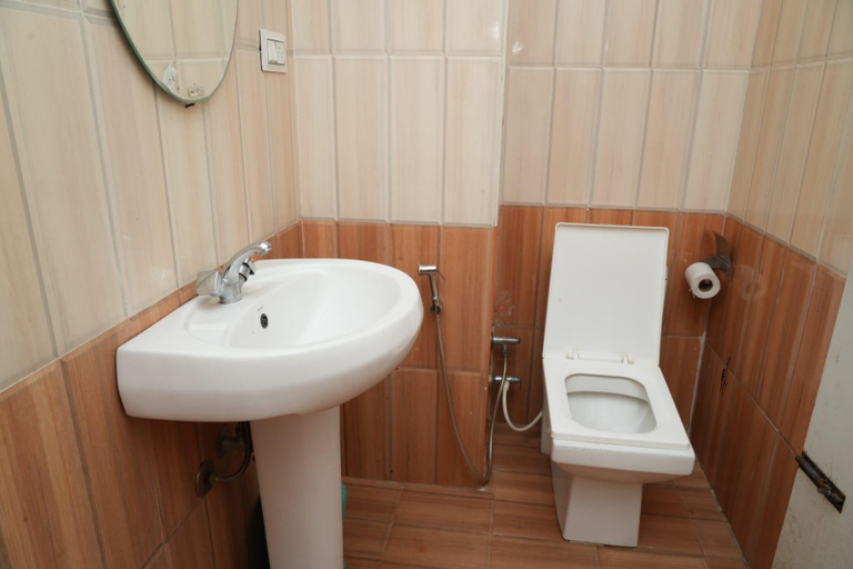 Bathroom 3, Hotel Vetrivel by Brown Tree, Dindigul