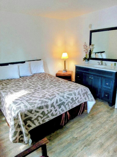 Bedroom 3, Kings Row Inn, Clackamas