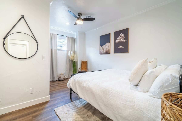 Others 5, Stylish 2-bedroom Walking Distance to Downtown, Washoe