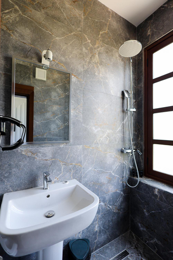 Bathroom, Hotel Ajka, Beratit