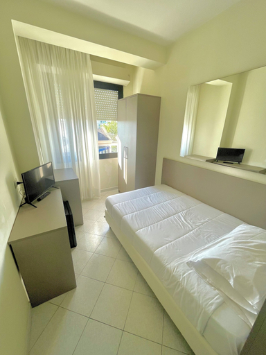 Room 4, Hotel Carlton, Rimini