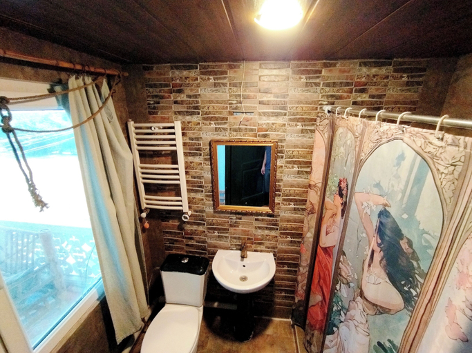 Bathroom 4, Winetorium, Tbilisi