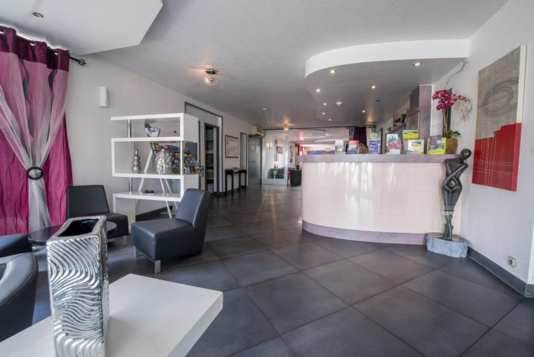 Public Area 2, Logis Hotel Le Capricorne, Lot-et-Garonne