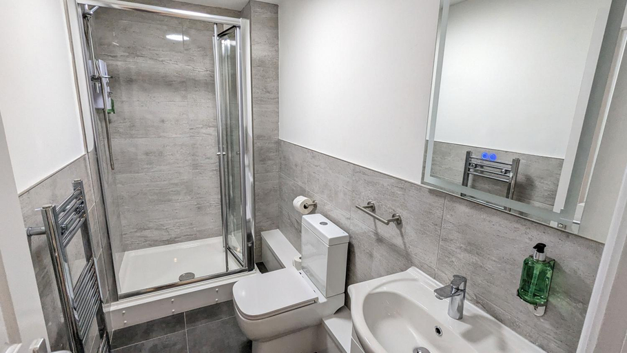 Bathroom 4, Cocoon @ International Inn, Sefton