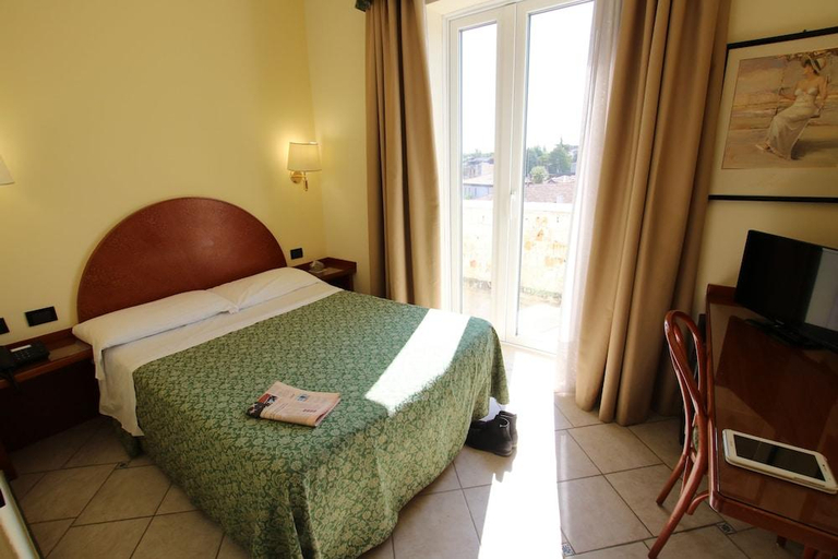 Bedroom 3, Hotel Maritan, Padua