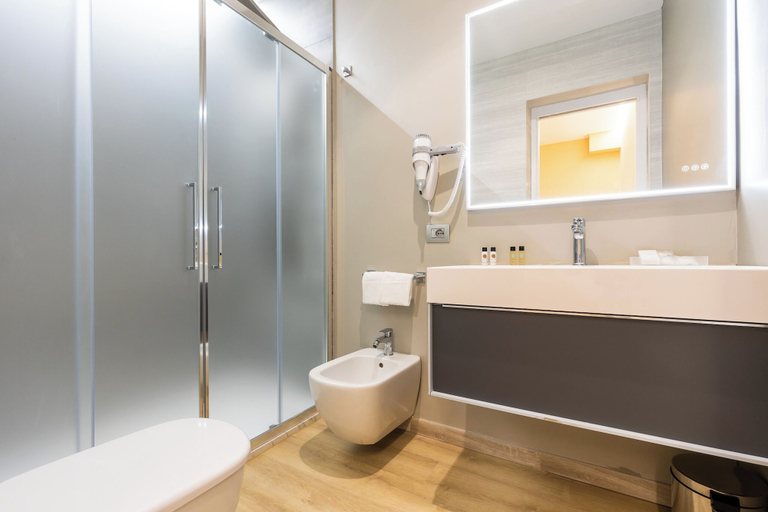 Bathroom 5, Relais Cavallini, Rome
