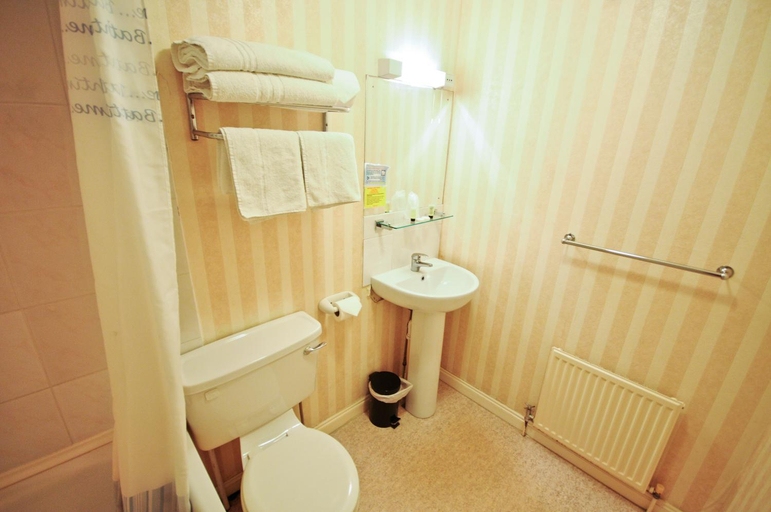 Bathroom 4, Denewood Hotel, Bournemouth