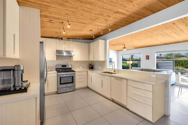Room 2, Modern Paradise at Sonora, Riverside