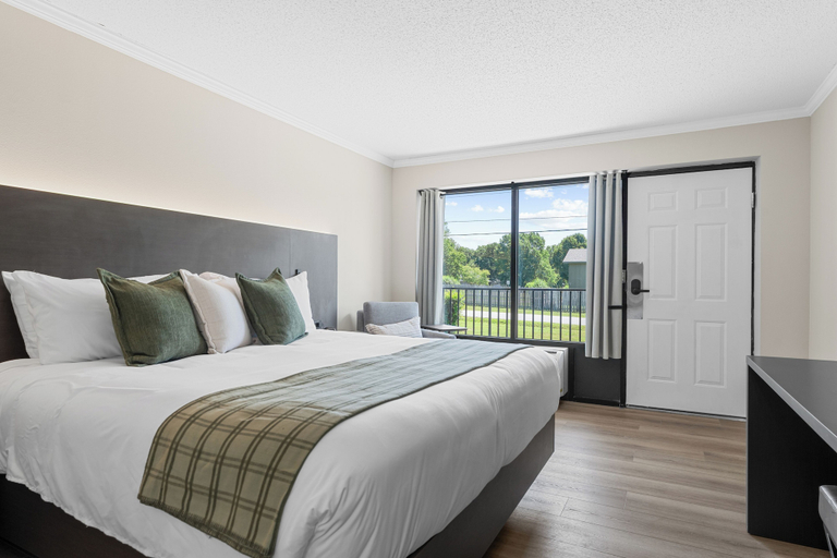 Room 3, Branson Falls Lodge, Taney