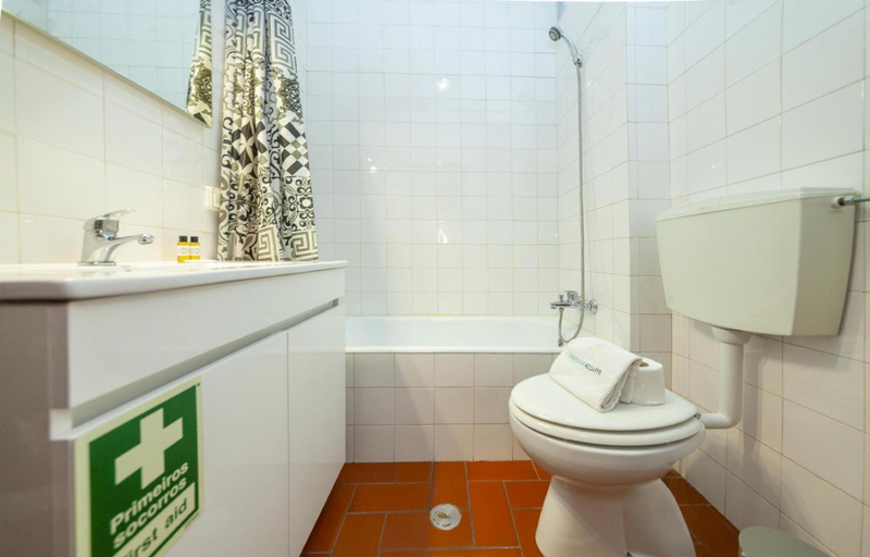 Bathroom 3, B14 - Heart of Old Town Apartment, Lagos