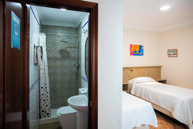 Bedroom 3, Pensión dulces sueños, Sevilla