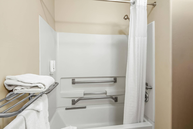Bathroom 5, Quality Inn & Suites Vail Valley, Eagle