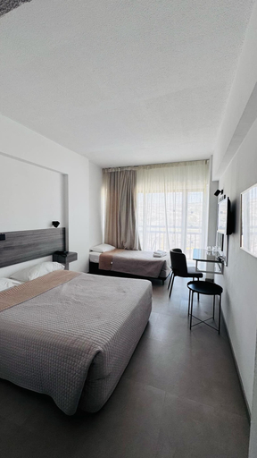 Bedroom 4, Navarria Hotel