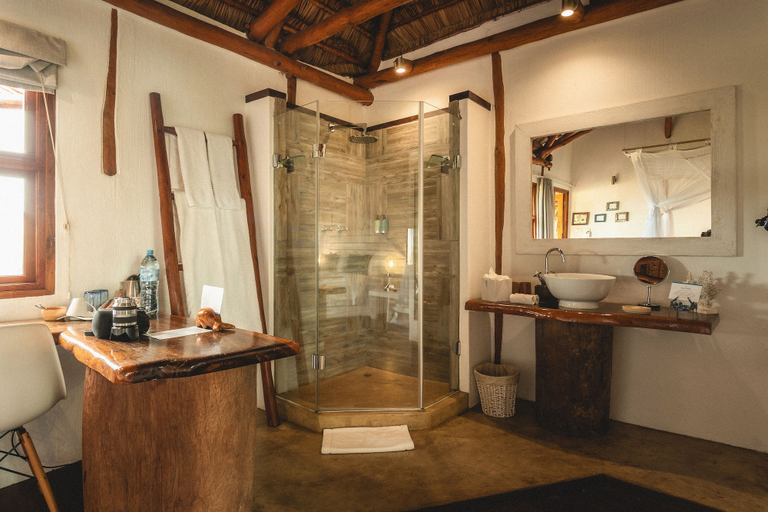 Bathroom 4, Vilanculos Beach Lodge, Vilanculos