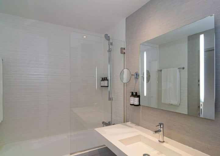 Bathroom 5, SH Colon Valencia Hotel, Valencia