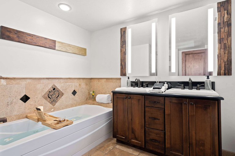 Others 4, Calming Canyons Ski-in/ski-out Luxe Penthouse, Summit