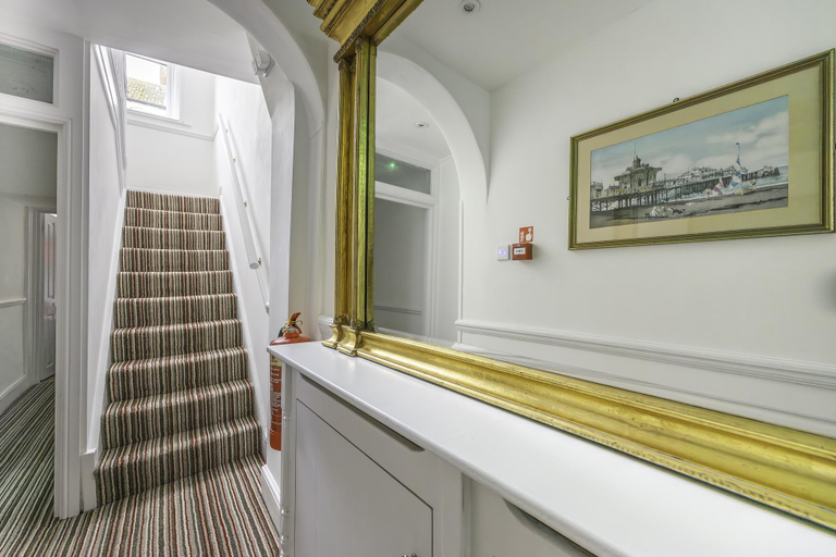 Others 5, Upper Rock Brighton – Guest House, Brighton and Hove