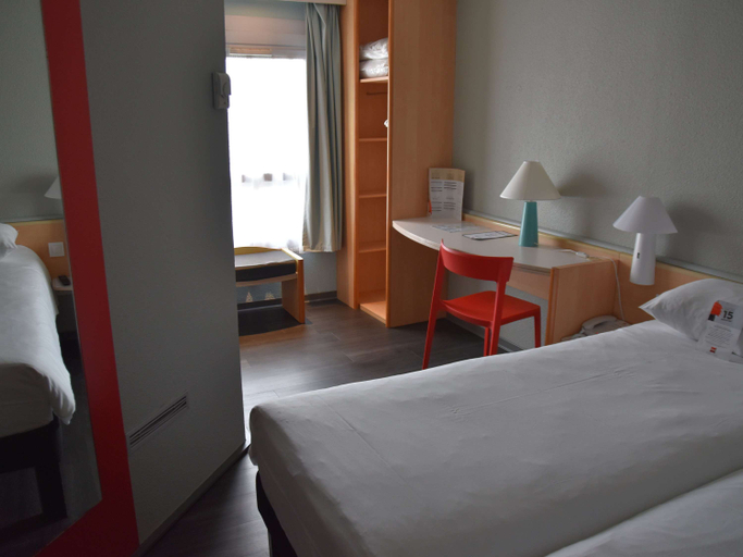 Bedroom 3, ibis Rochefort, Charente-Maritime