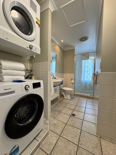 Bathroom 5, Ambassador on Ruthven, Toowoomba - North-West