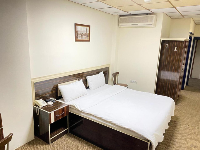 Bedroom 2, Sinaia Palace Hotel, Arbil