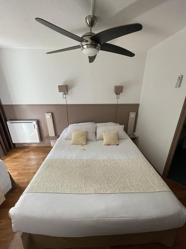 Bedroom 3, Hotel Cote Sud Leman, Haute-Savoie