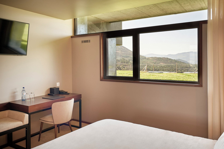 Bedroom 4, The Vinea Collection Hotel by Piamonte Hotels, Monção