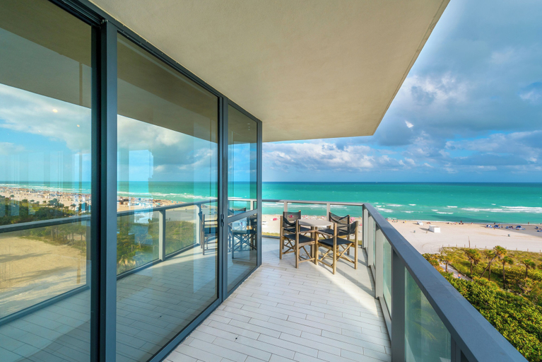 Room 3, Luxury Vacation Rentals in South Beach by LRMB, Miami-Dade