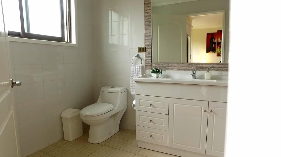 Bathroom 4, Hotel San Fernando, Colchagua