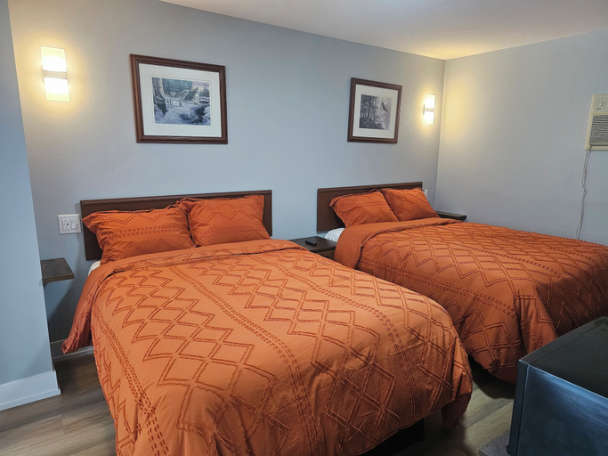 Bedroom 2, Arrowhead Inn by Baaman's, Muskoka