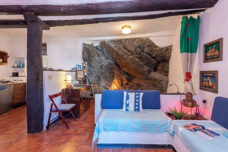 Living room 2, Antica Roccia Apartment In Vernazza, La Spezia
