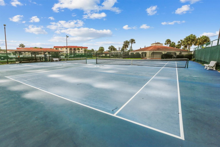 Room 3, Ocean Racquet 8315, Saint Johns