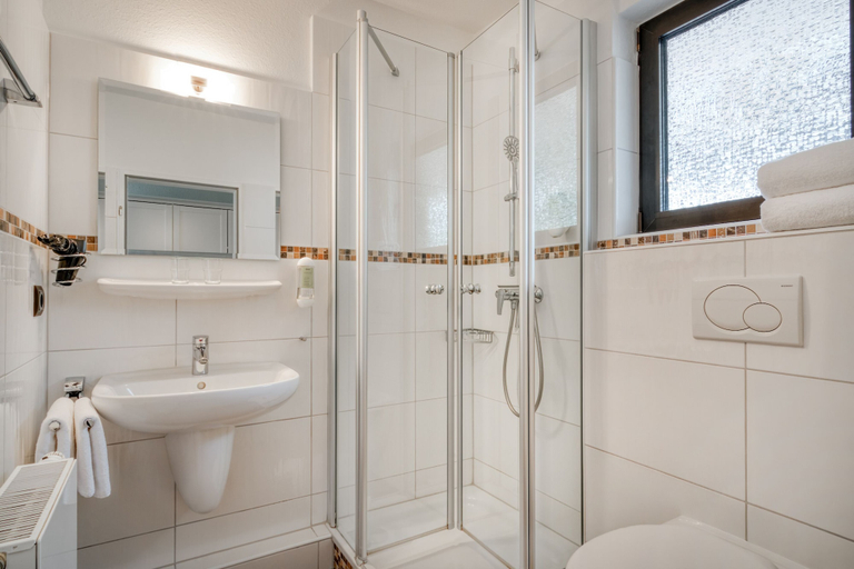 Bathroom 3, Landhuus Dieksee, Ostholstein