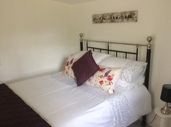 Bedroom 2, Eden Lodge, Kent