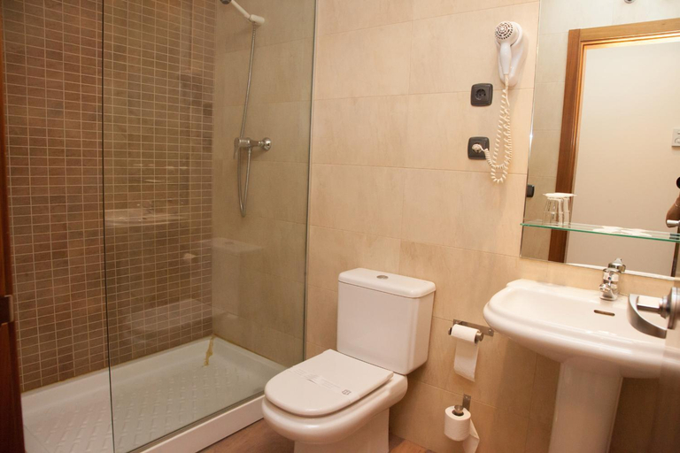 Bathroom 3, Hotel Izelai, Navarra