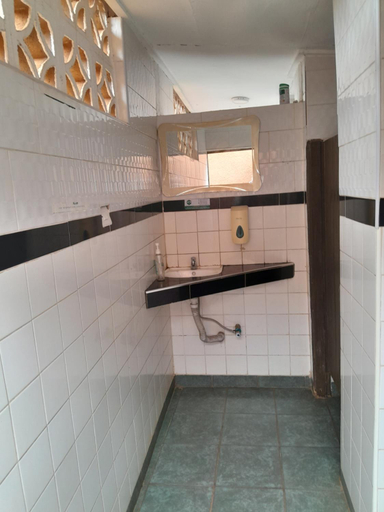 Bathroom, Little Rock Hotel and Gardens, Jinja