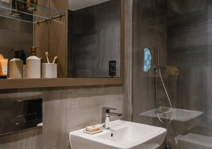 Bathroom 4, Charles Hope Liverpool, Sefton