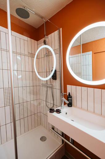 Bathroom 4, Ibis Styles Le Mans South Station, Sarthe