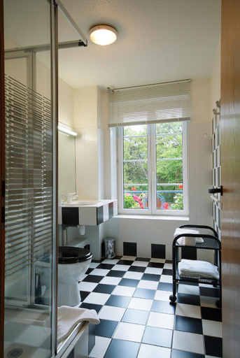 Bathroom 3, La Bonneterie, Bas-Rhin